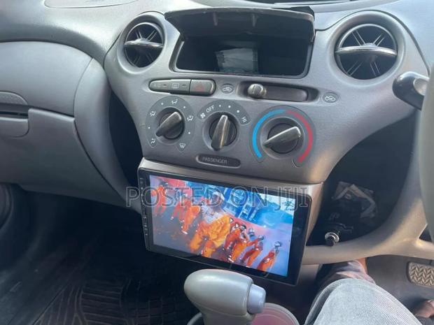 Toyota Vitz 2002 Silver