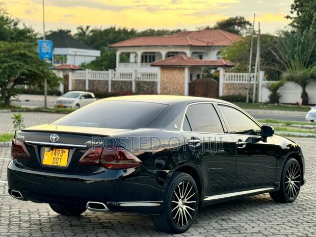 Toyota Crown Royale 2005 Black