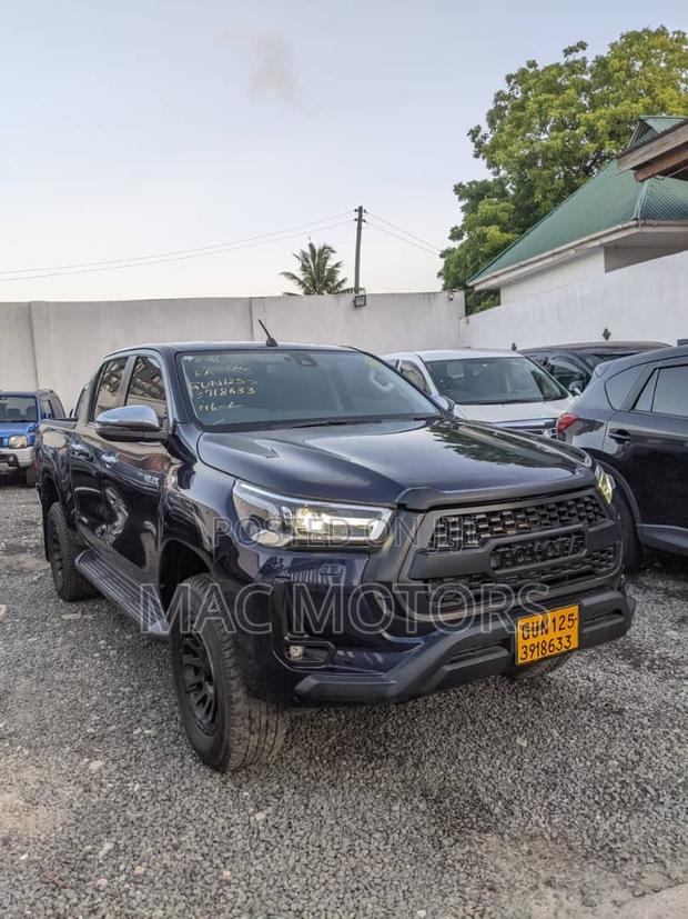 Toyota Hilux 2022 Blue