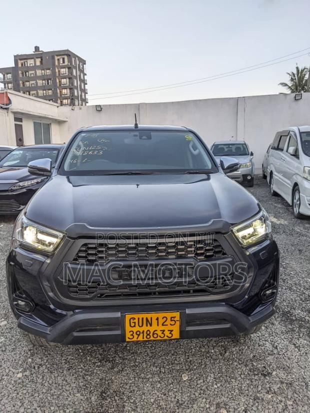 Toyota Hilux 2022 Blue