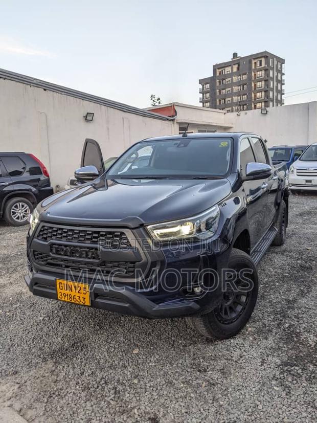 Toyota Hilux 2022 Blue
