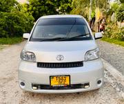 Toyota Porte 2005 Silver for sale