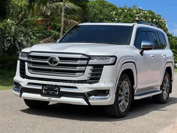Toyota Land Cruiser 2023 Off white