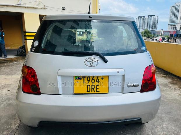 Toyota IST 2005 Silver