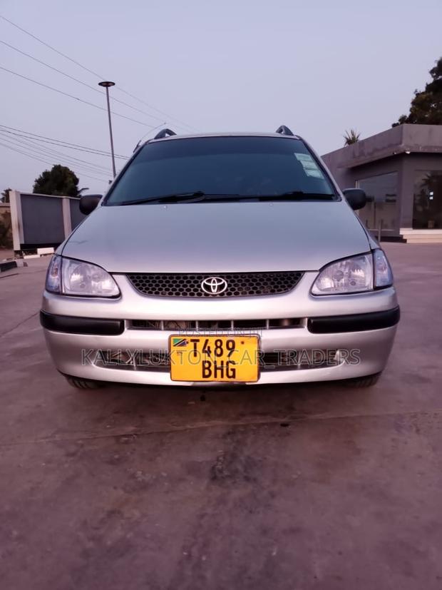 Toyota Corolla Spacio 2000 Silver
