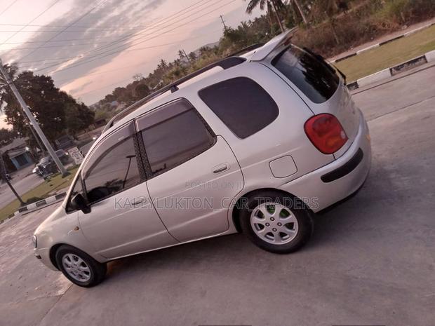 Toyota Corolla Spacio 2000 Silver