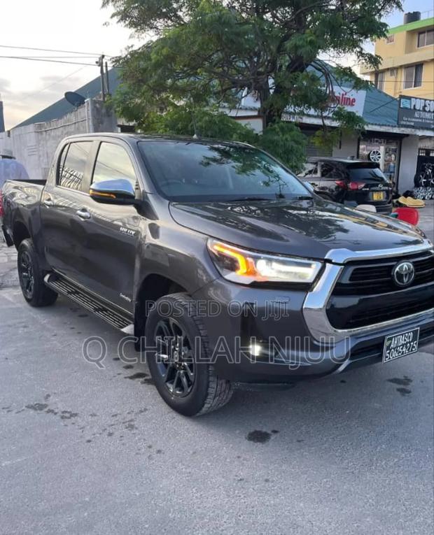 Toyota Hilux 2021 Gray