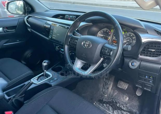 Toyota Hilux 2021 Gray