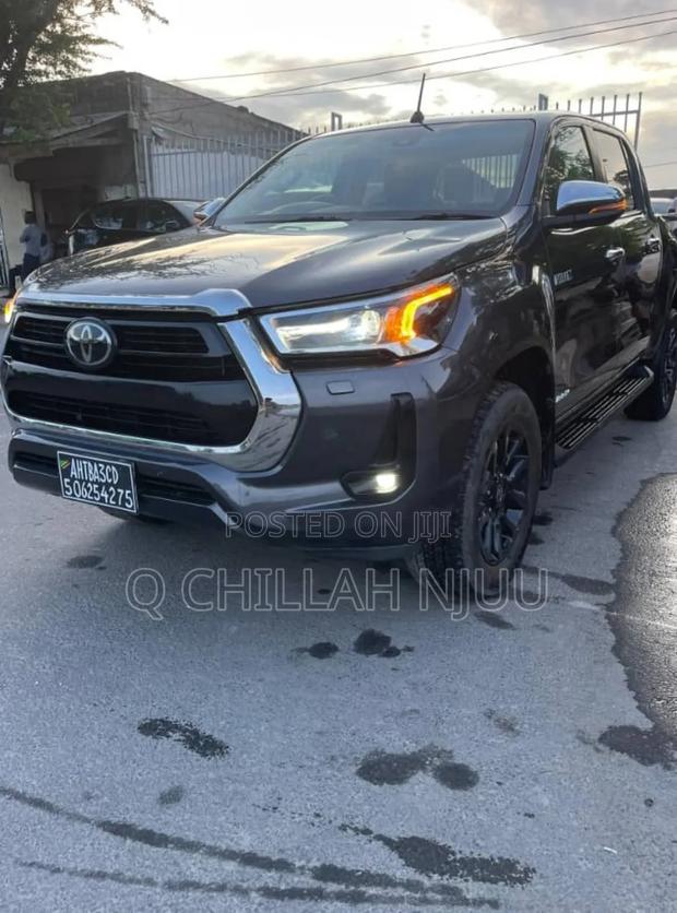 Toyota Hilux 2021 Gray