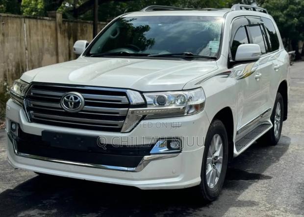 Toyota Land Cruiser 2017 White