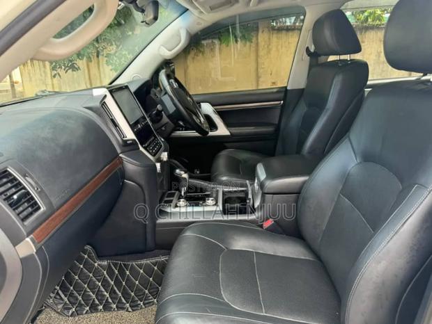 Toyota Land Cruiser 2017 White