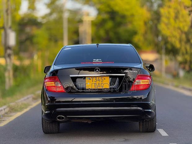 Mercedes-Benz C200 2009 Black