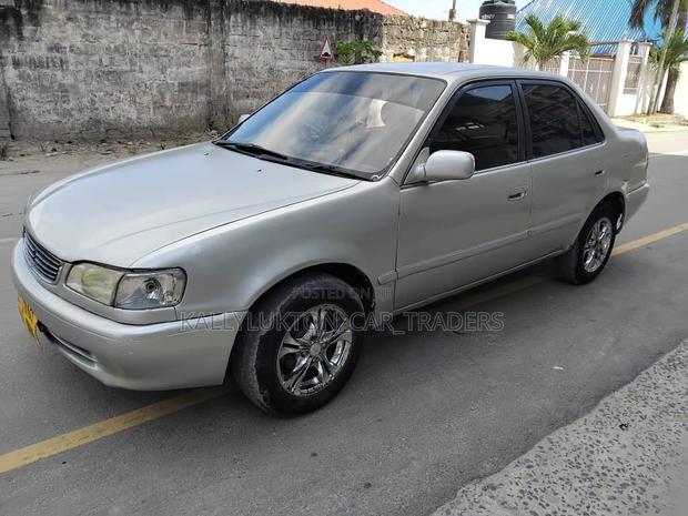 Toyota Corolla 2000 Silver