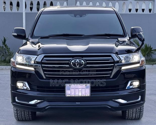 Toyota Land Cruiser 4.6 V8 ZX 2017 Black