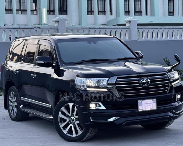 Toyota Land Cruiser 4.6 V8 ZX 2017 Black