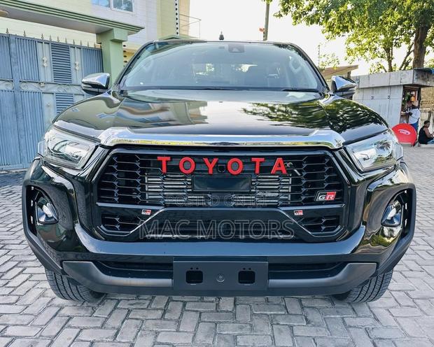 Toyota Hilux 2023 Black
