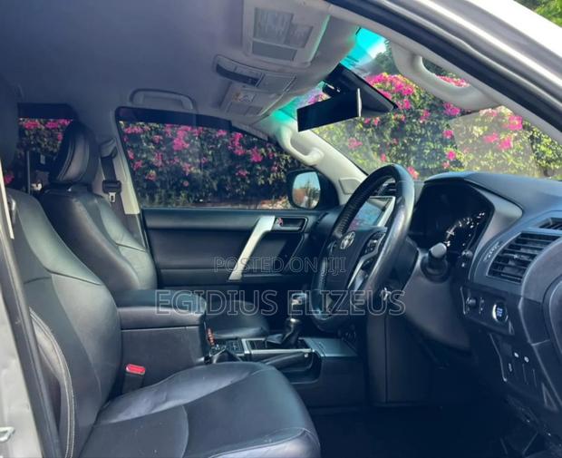 Toyota Land Cruiser Prado 2019 Silver