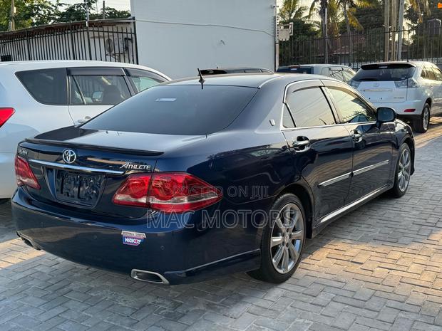 Toyota Crown 2009 Blue
