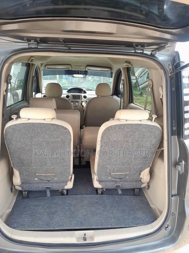 Toyota Sienta 2005 Gray
