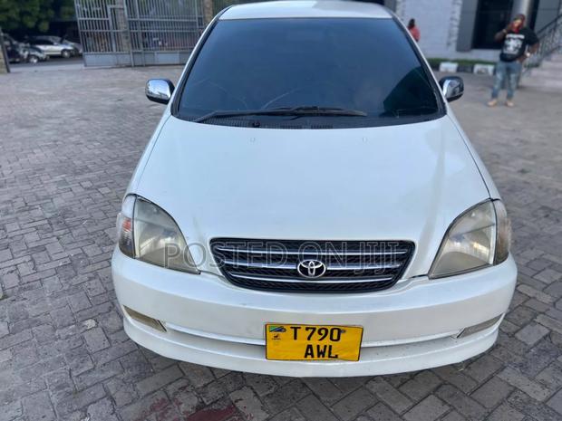 Toyota Nadia 2002 White