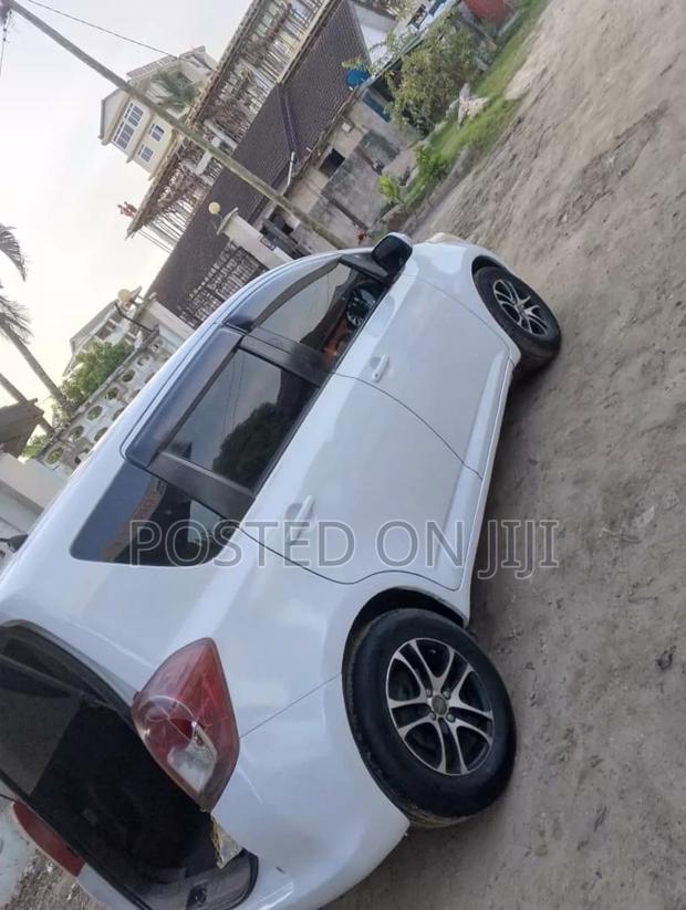 Toyota Ractis 2005 White