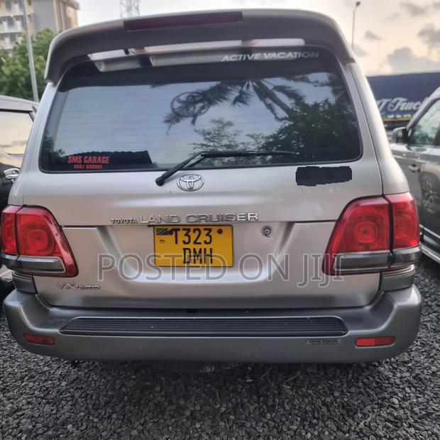Toyota Land Cruiser 2005 Silver