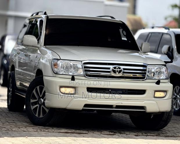 Toyota Land Cruiser HDJ 100 2000 White