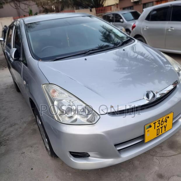 Toyota Wish 2004 Silver