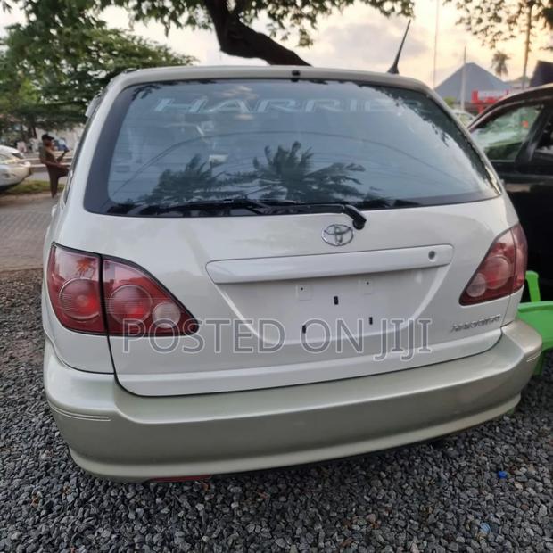 Toyota Harrier 2000 White