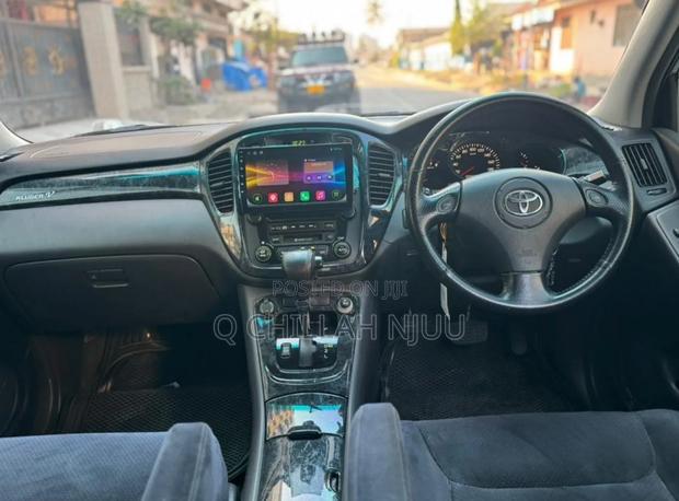 Toyota Kluger 2005 White