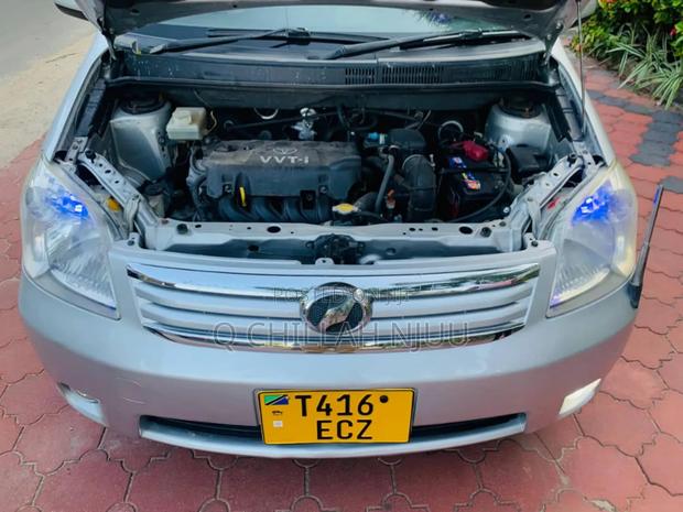 Toyota Raum 2007 Silver