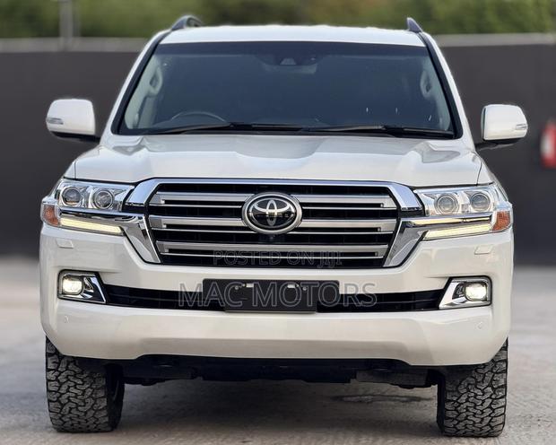 Toyota Land Cruiser 2017 White