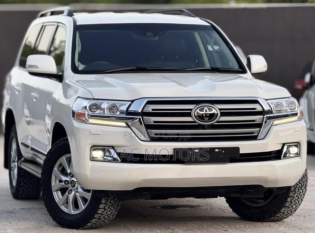 Toyota Land Cruiser 2017 White