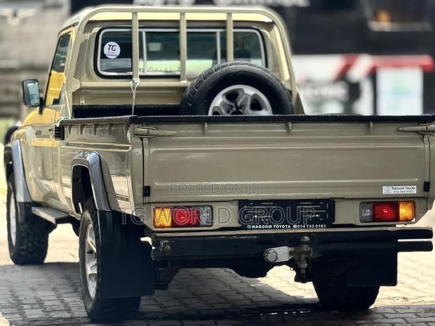 Toyota Land Cruiser 2017 Beige