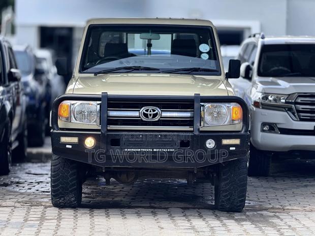 Toyota Land Cruiser 2017 Beige