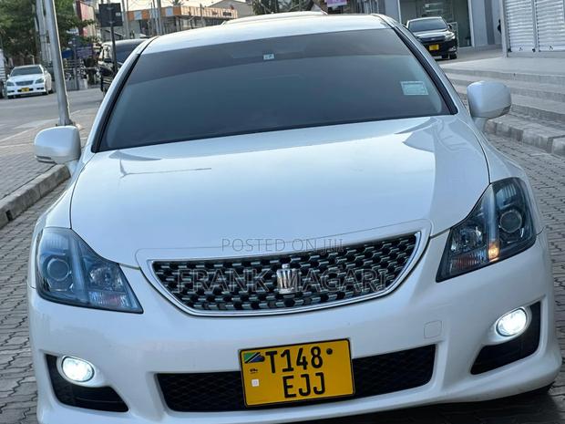 Toyota Crown 2009 White