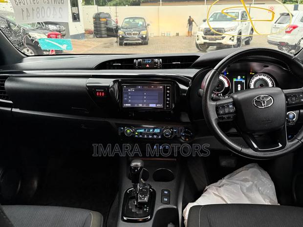 Toyota Hilux 2020 Red