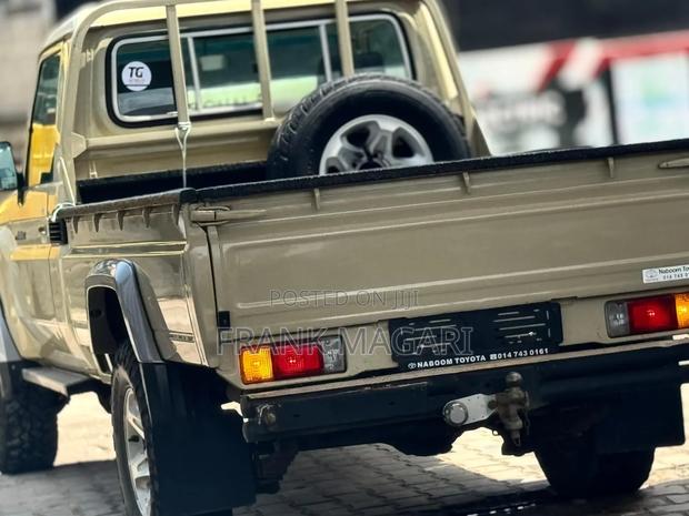 Toyota Land Cruiser 2017 Beige