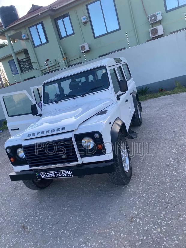 Land Rover Defender 2016 White