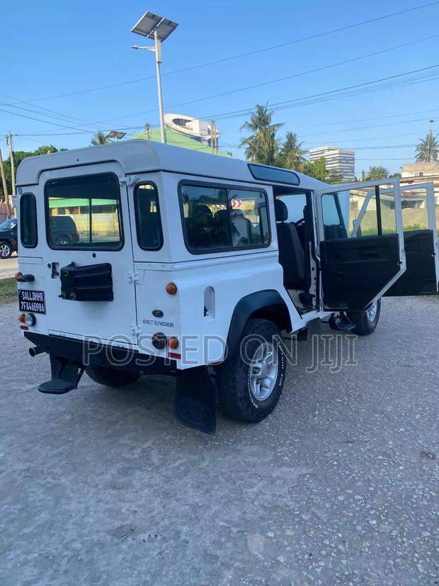 Land Rover Defender 2016 White
