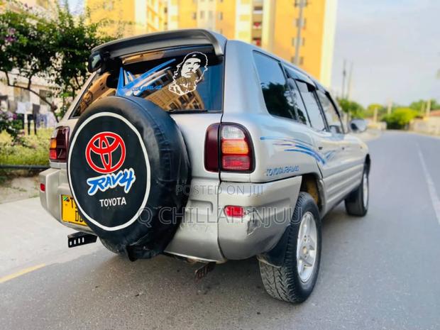 Toyota RAV4 1999 Silver