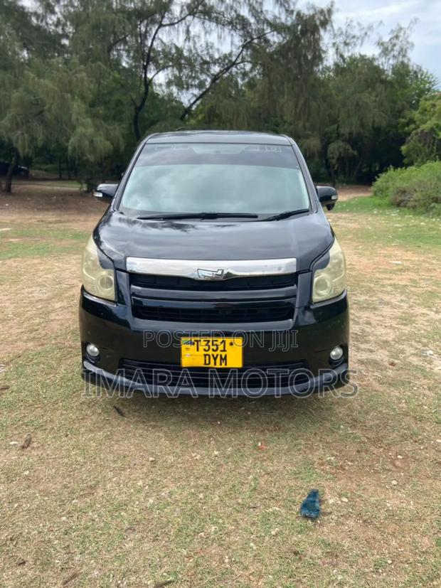 Toyota Noah 2009 Black