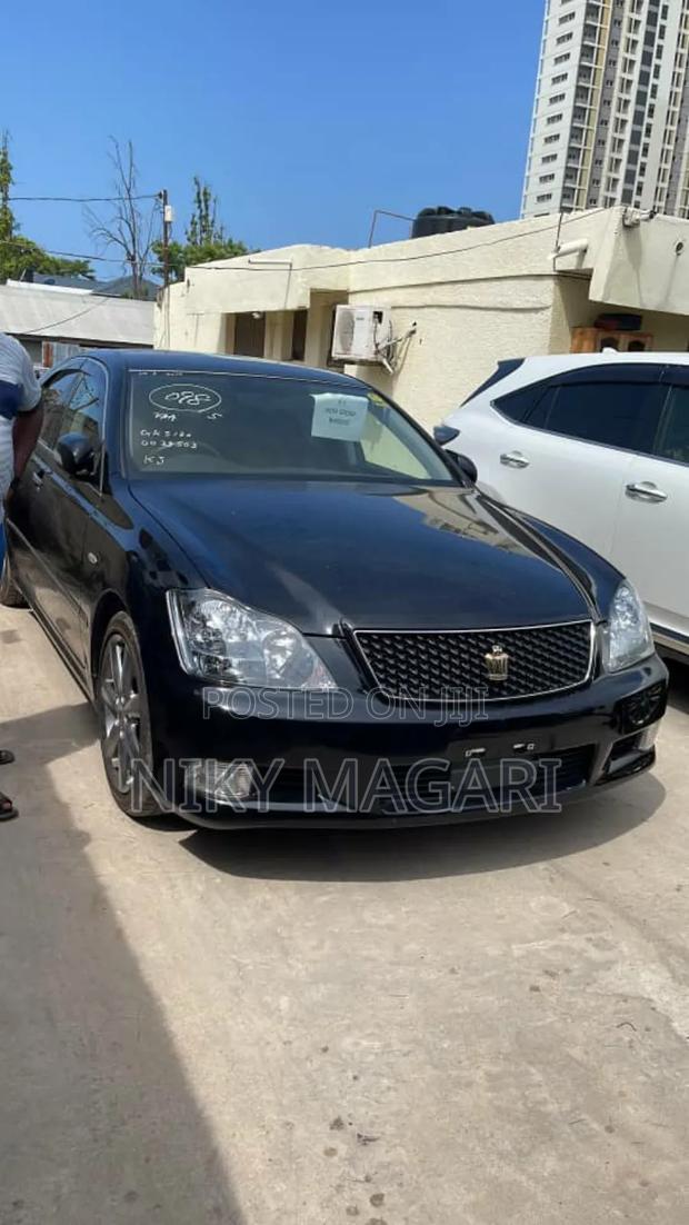 Toyota Crown 2012 Black