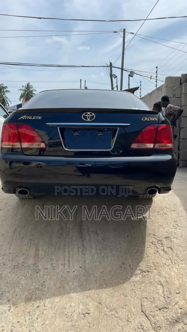 Toyota Crown 2012 Black