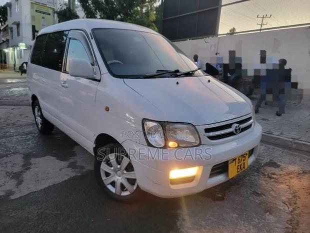 Toyota Noah 2001 White