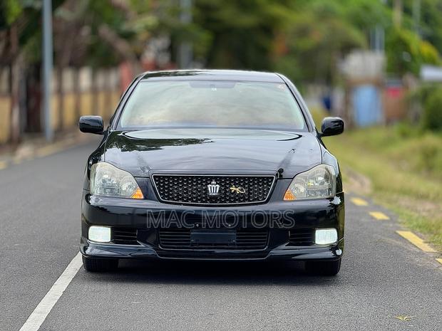 Toyota Crown Royale 2005 Black