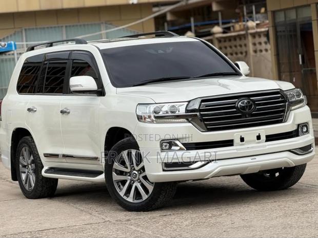Toyota Land Cruiser 2018 White
