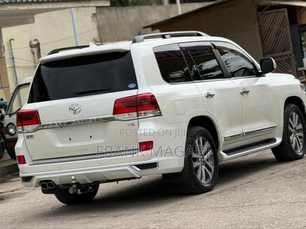 Toyota Land Cruiser 2018 White