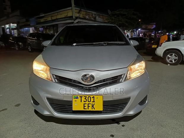 Toyota Vitz 2012 Silver