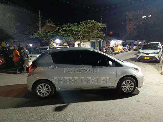 Toyota Vitz 2012 Silver